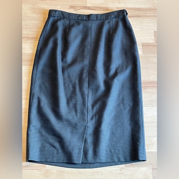 Jones New York Houndstooth Pencil Skirt - Picture 2 of 4